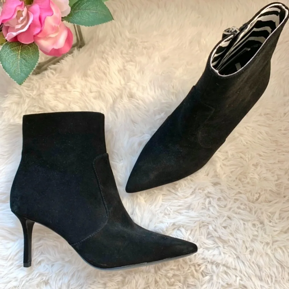 Kate Spade Vikki Black Suede Pointed Toe Booties Ankle Boots 6B